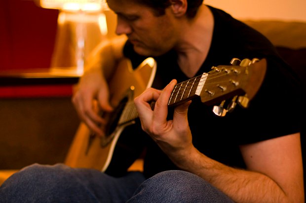 8条提高演奏练习效率的简单方法_吉他手攻略_拨片网.jpg
