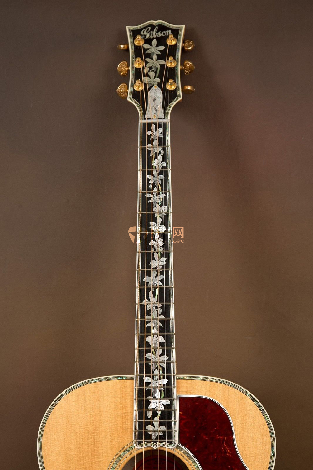 Gibson_J-200_Master_Museum_Acoustic_Guitar!_SJ-200_(4).JPG