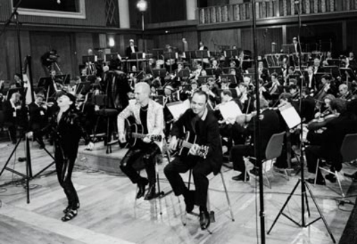 蝎子乐队与柏林爱乐交响乐团合作的专辑「Moment_Of_Glory」.jpg