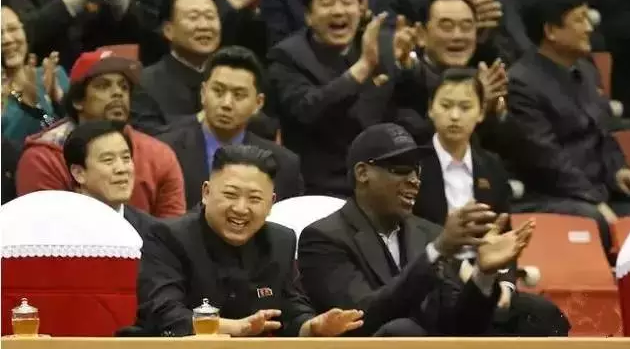 我们不能排除，当Dennis_Rodman在朝鲜和金正恩会面的时候，舌头很有可能是他们最主要的话题之一。.png