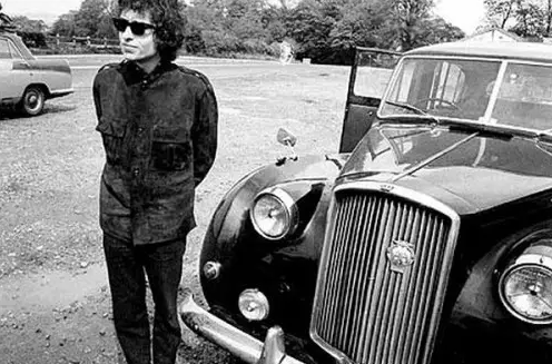 Bob_Dylan与一辆Austin_Princess_Limo.png
