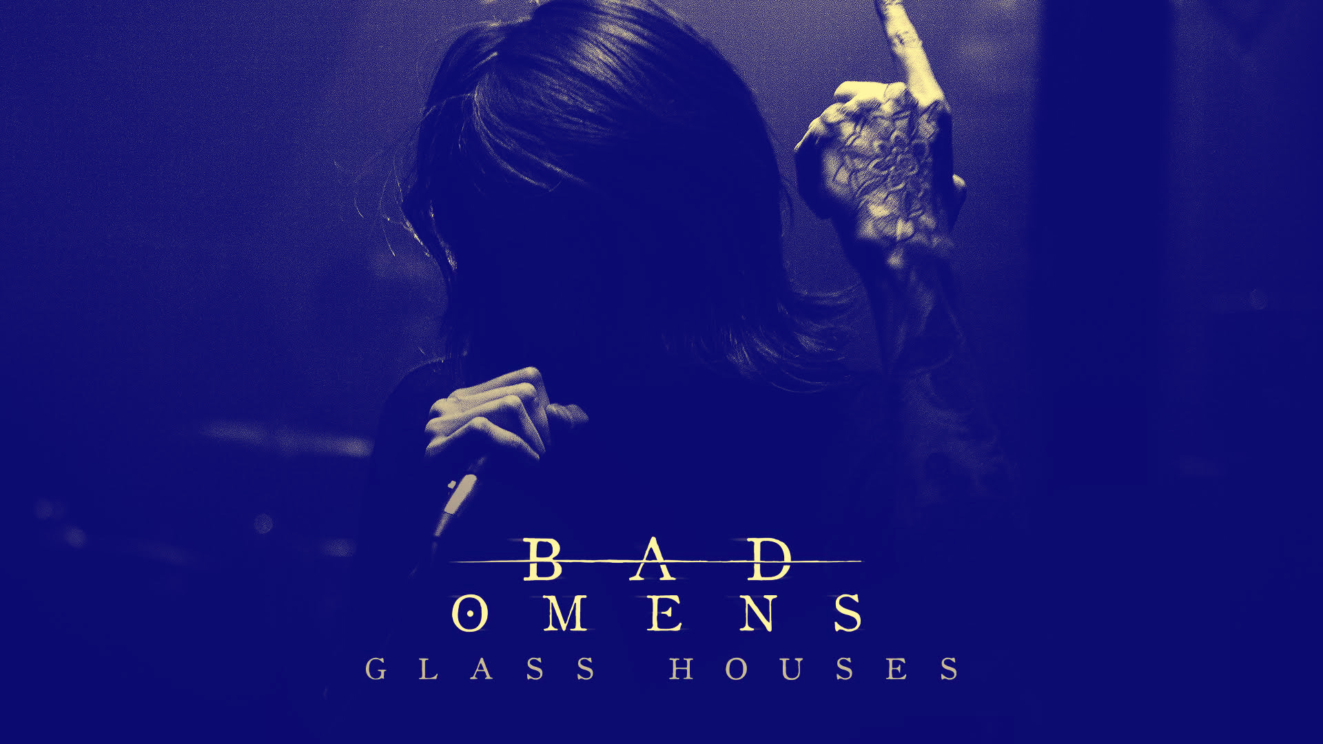 BAD_OMENS_-_Glass_Houses_(Official_Music_Video)_拨片网.jpg