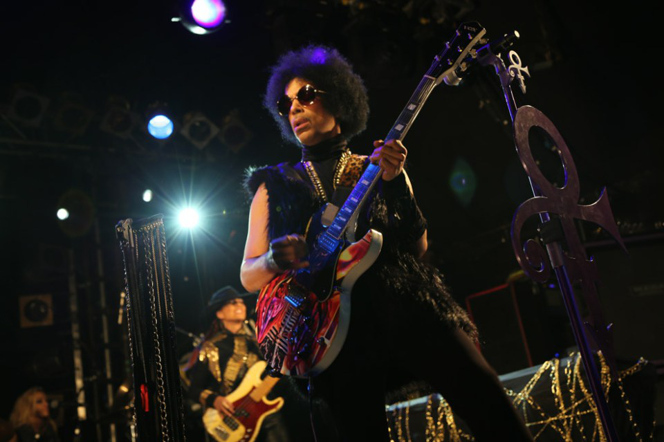 12._2014年Prince的英国Electric_Ballroom演唱会_拨片网_.png