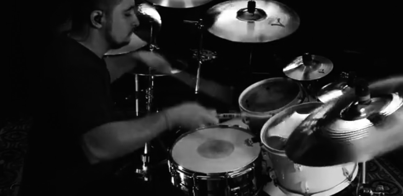 鼓视频_@_拨片网_Alex_Bent_演奏_Trivium《Beyond_Oblivion》Drum_Playthrough.jpg
