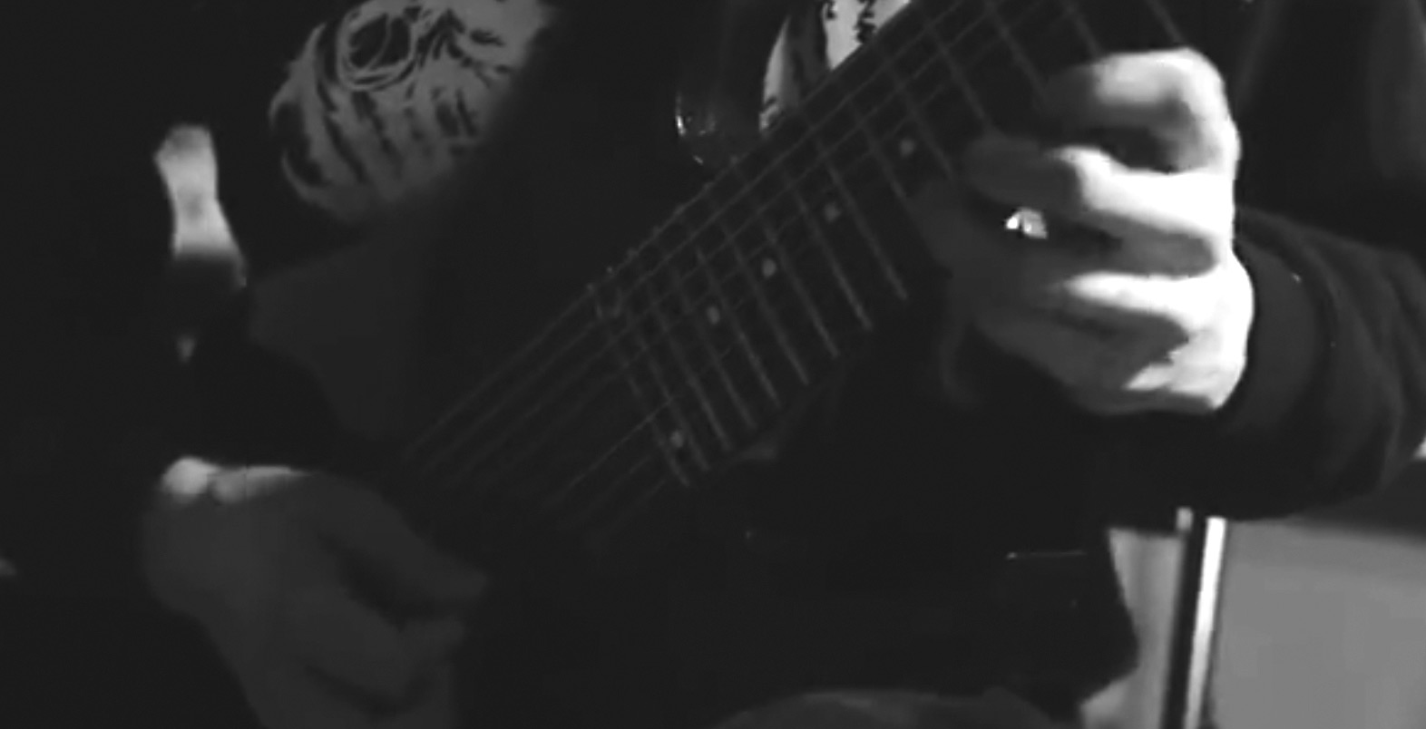 电吉他视频_@_拨片网_I,_Detest_-_Chrysanthemum_Guitar_Playthrough.jpg
